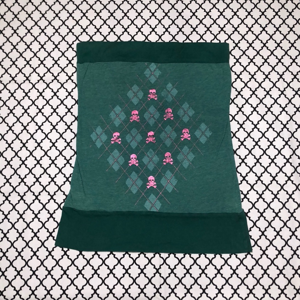 Hot Topic (Threads) Green & Pink Skull Argyle Top